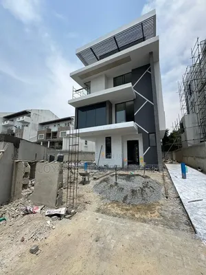 5bdrm Duplex in Banana Island for sale