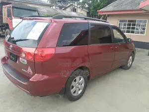 Toyota Sienna 2008 Red