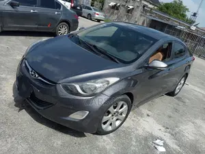 Hyundai Elantra GLS Sedan FWD (1.8L 4cyl 6A) 2013 Gray