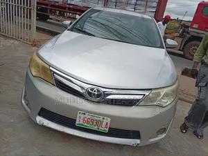 Toyota Camry XLE 4dr Sedan (2.5L 4cyl 6A) 2014 Silver