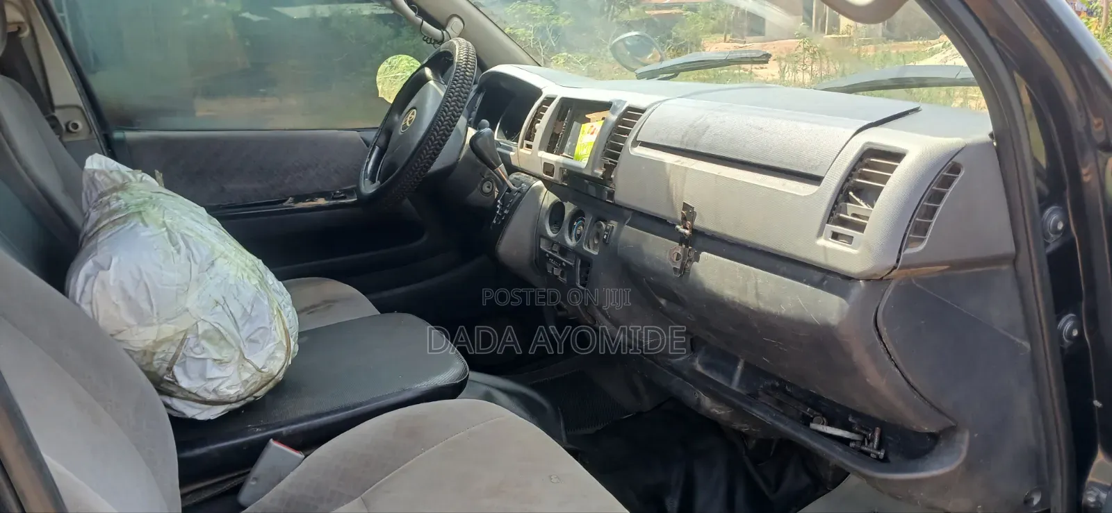 Toyota HiAce 2011 Black