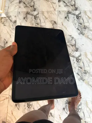 Apple iPad Pro (2022) 256 GB Gray