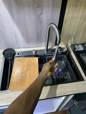 Smart Kitchen Sink With 2 Control Buttons