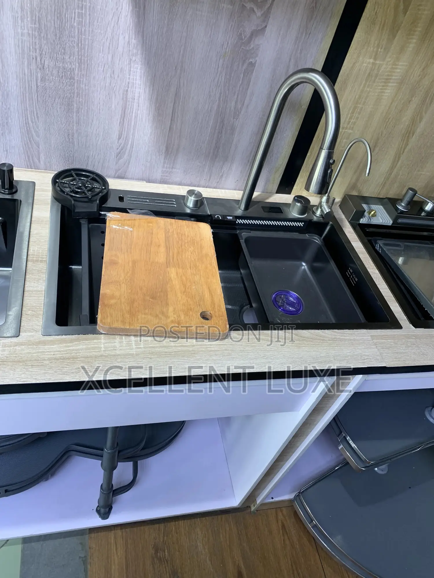 Smart Kitchen Sink With 2 Control Buttons