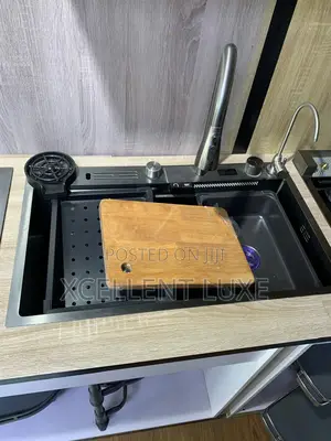 Smart Kitchen Sink With 2 Control Buttons