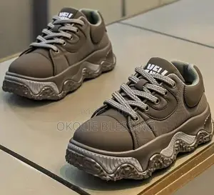 Sneakers F