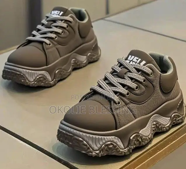 Sneakers F