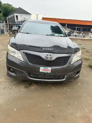 Toyota Camry SE 4dr Sedan (2.5L 4cyl 6A) 2011 Gray