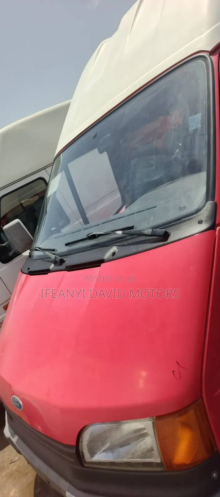 Ford Transit 2000 Red