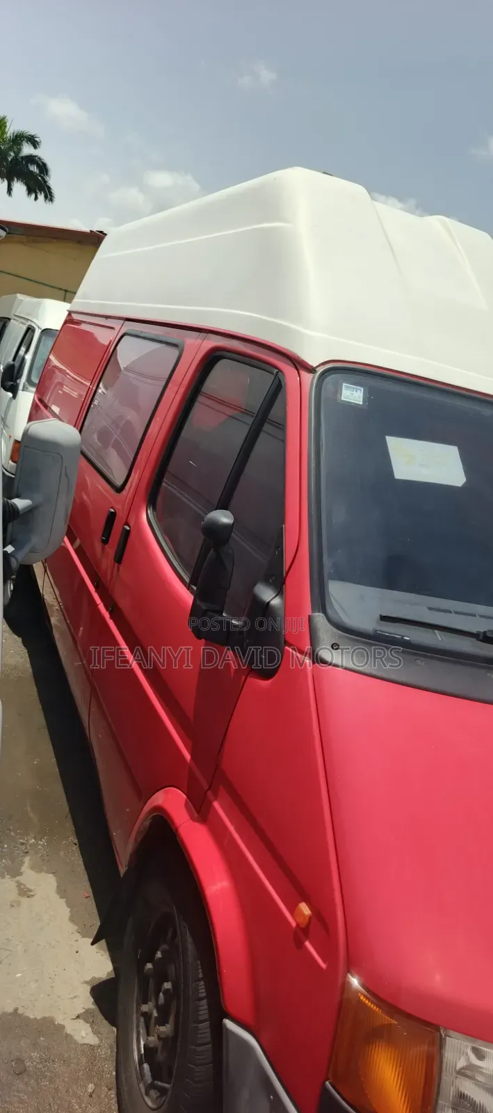 Ford Transit 2000 Red
