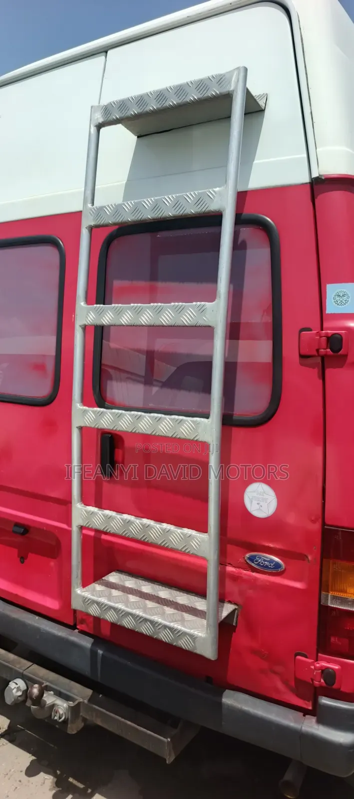 Ford Transit 2000 Red