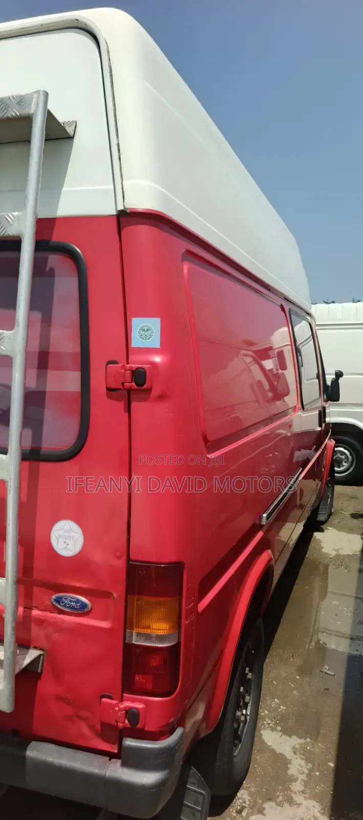 Ford Transit 2000 Red