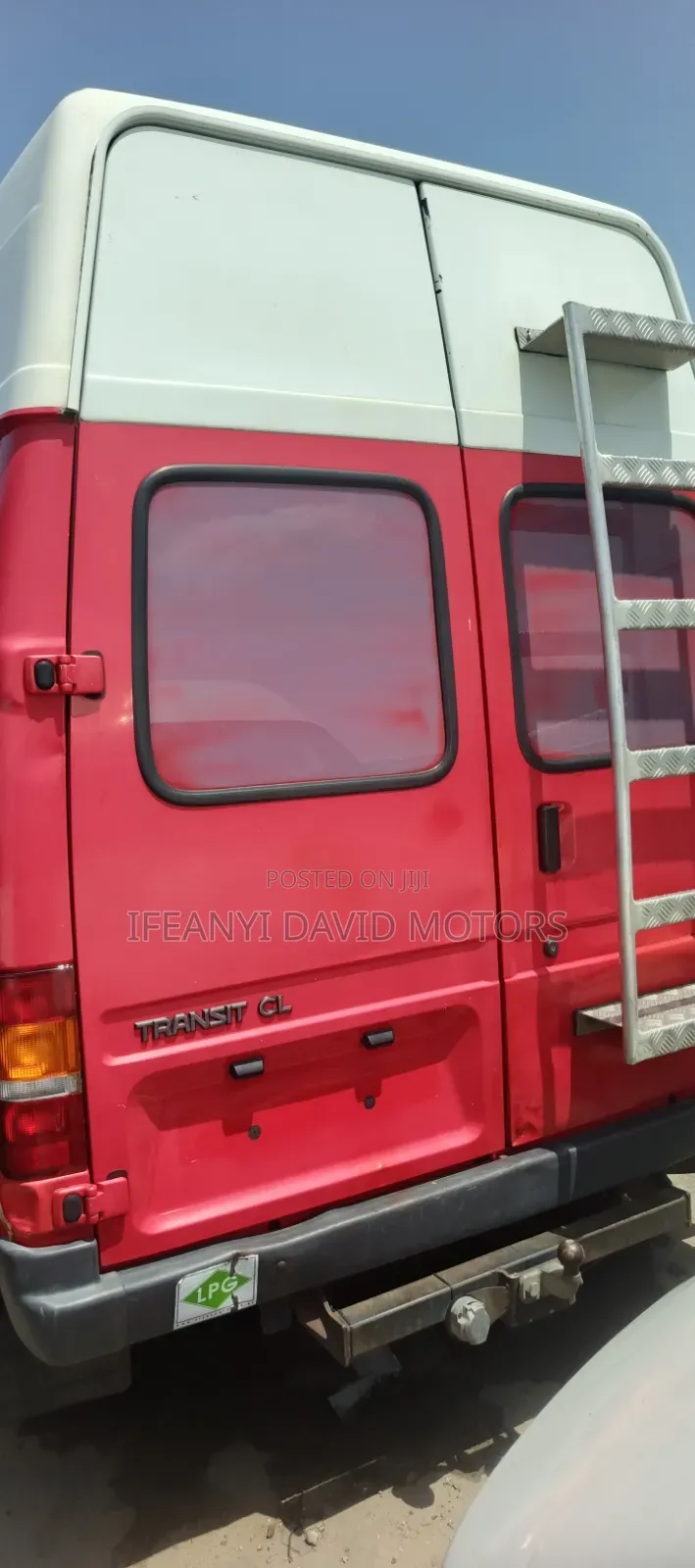 Ford Transit 2000 Red