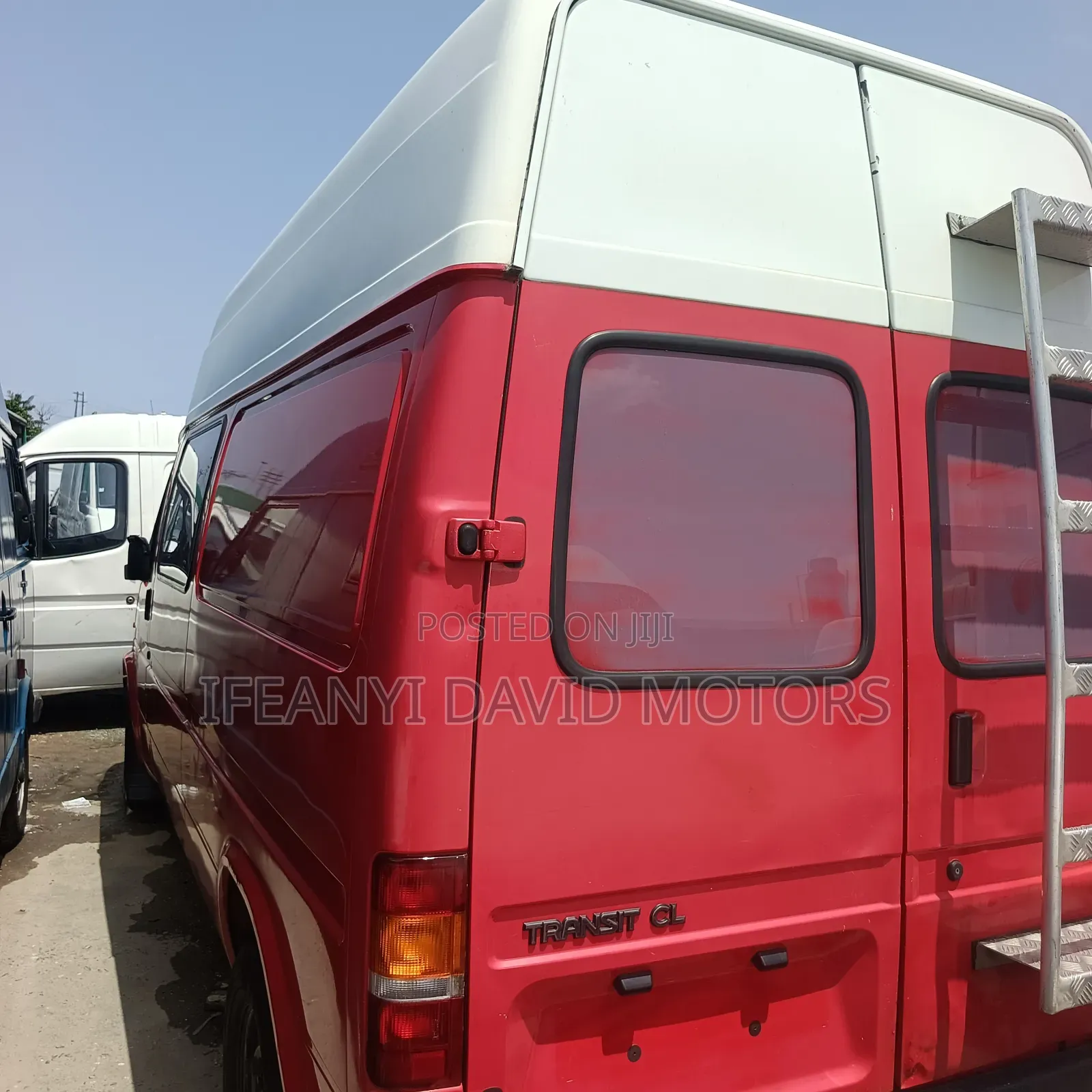 Ford Transit 2000 Red