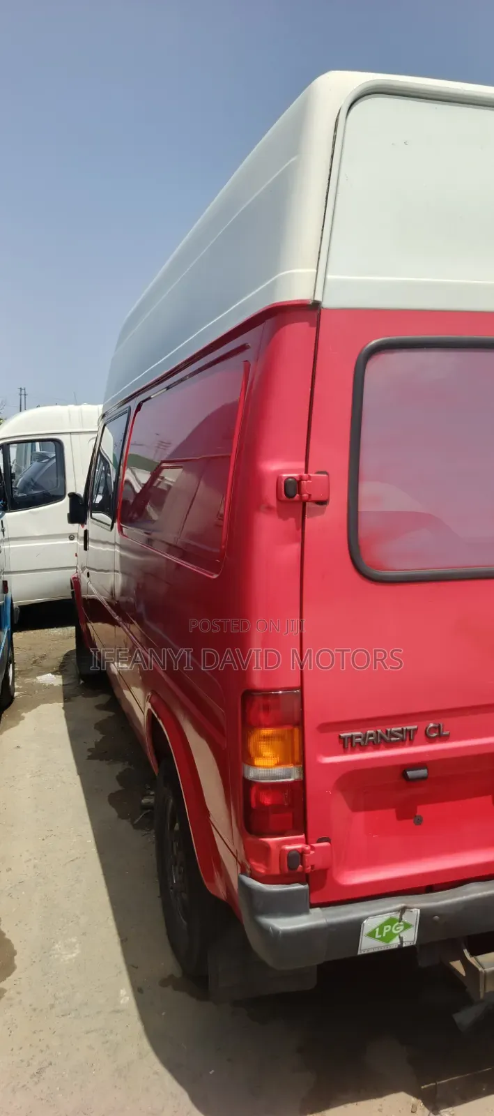 Ford Transit 2000 Red