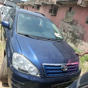 Toyota Avensis Verso 2004 Blue