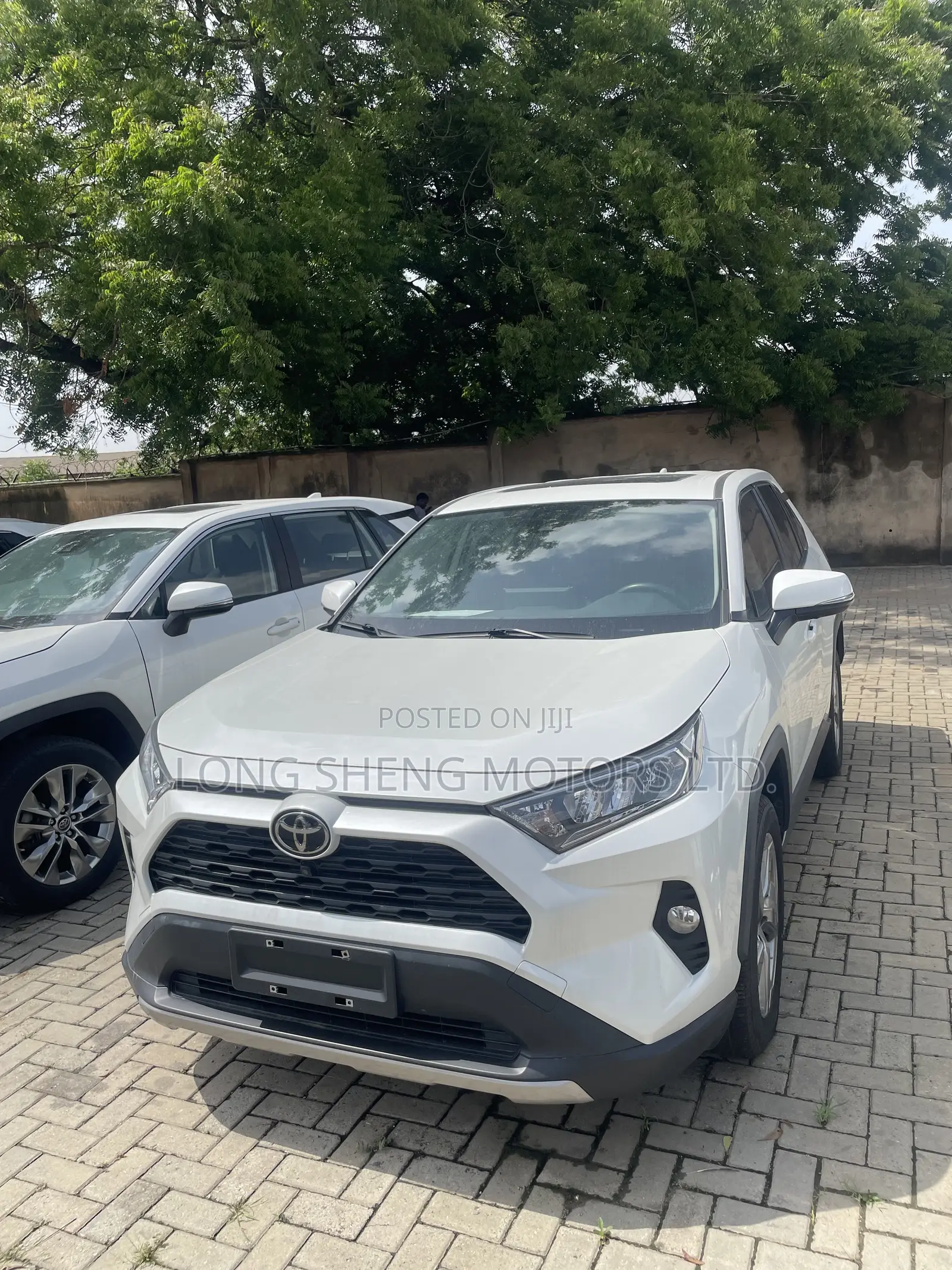 Toyota RAV4 2021 White