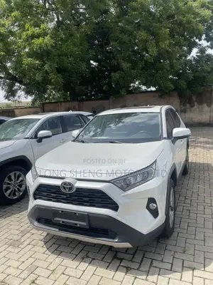Toyota RAV4 2021 White