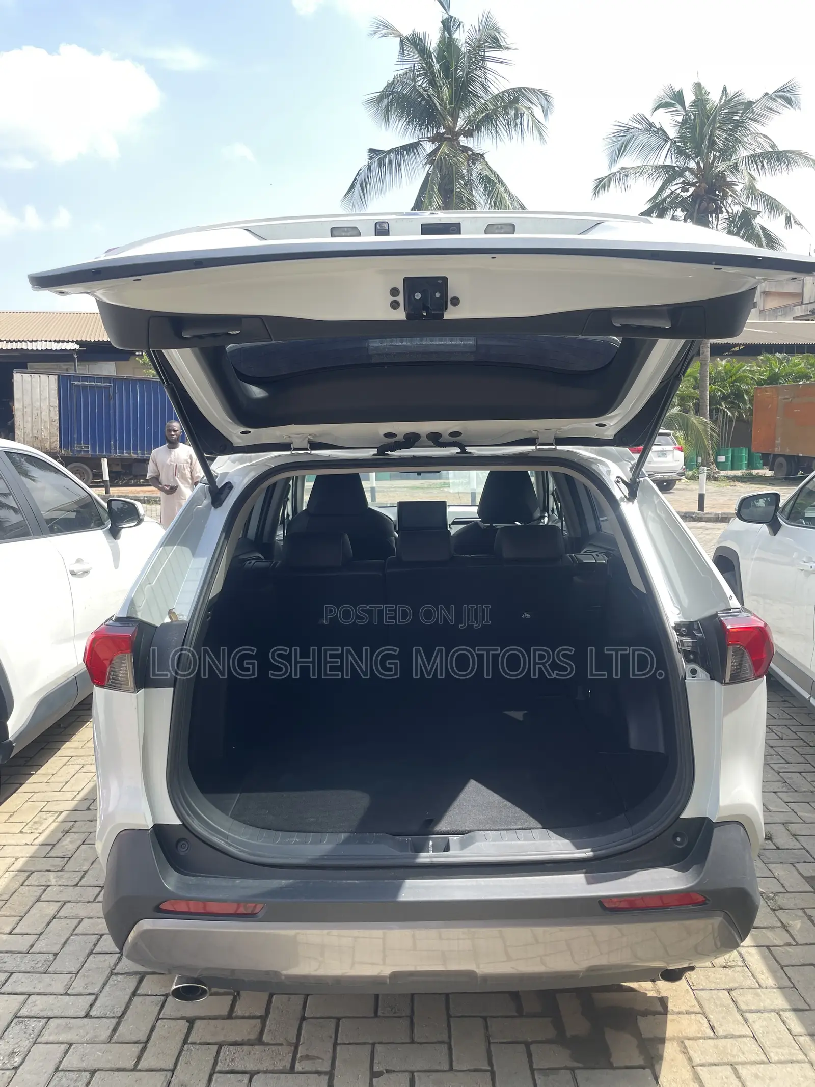Toyota RAV4 2021 White