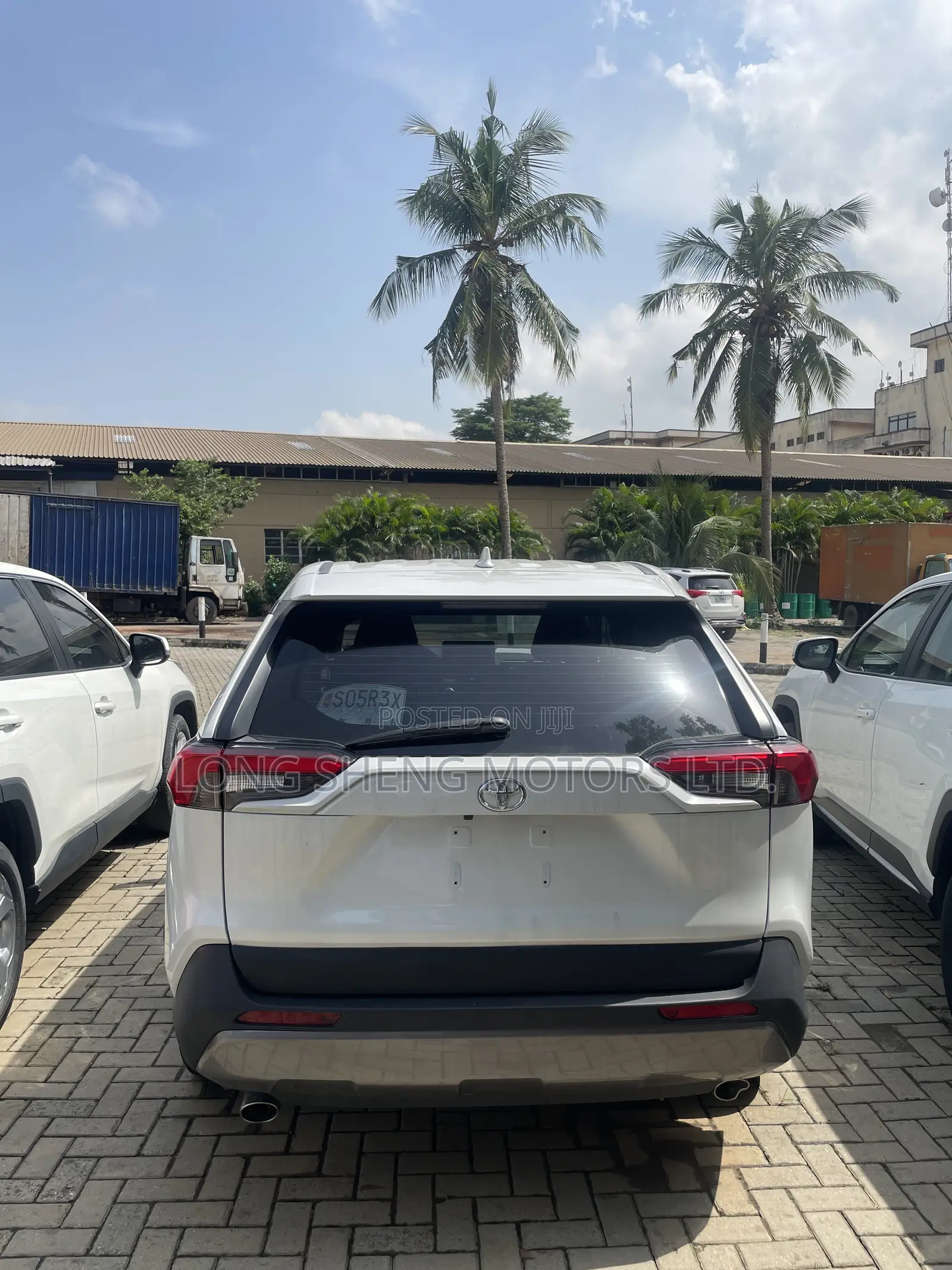 Toyota RAV4 2021 White