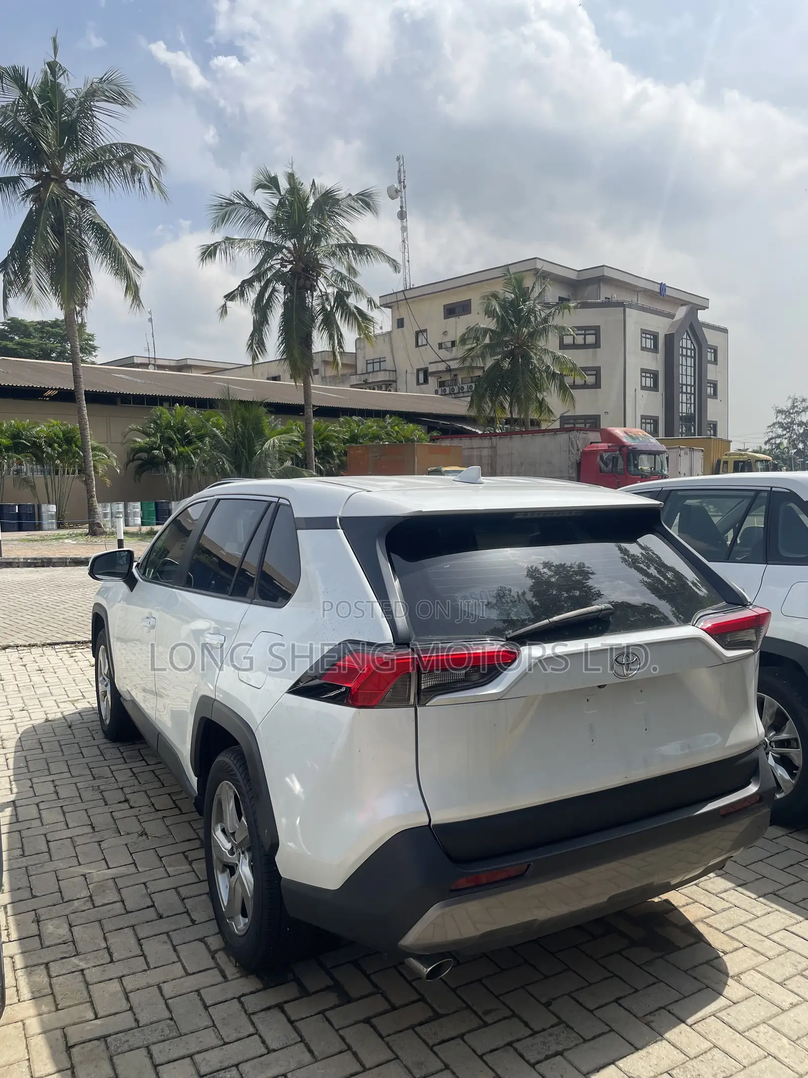 Toyota RAV4 2021 White