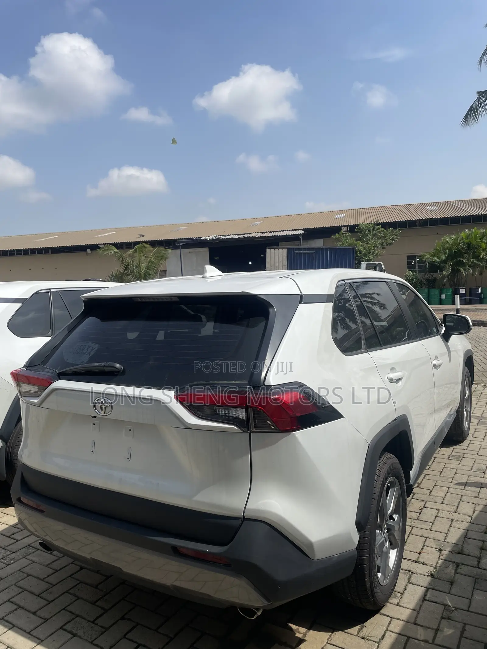 Toyota RAV4 2021 White