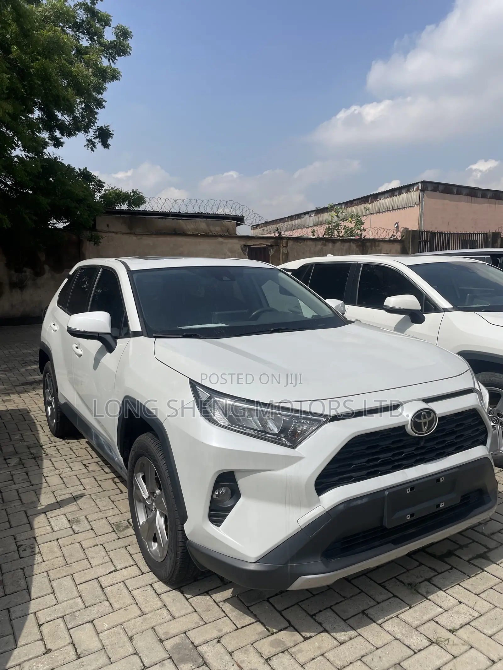Toyota RAV4 2021 White