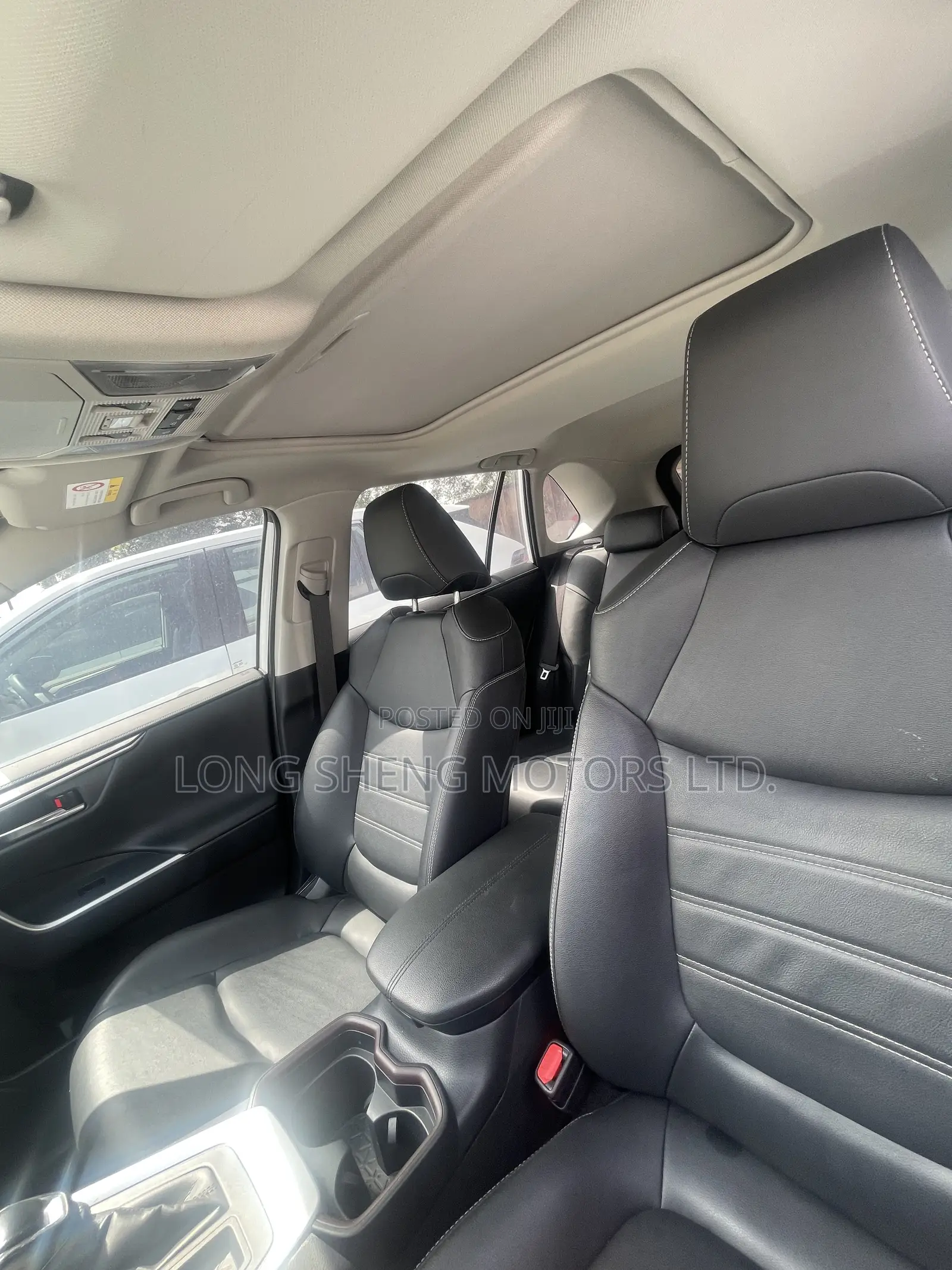 Toyota RAV4 2021 White