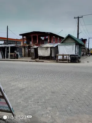 20bdrm House in Ajangbadi for sale