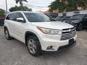 Toyota Highlander XLE 4dr SUV (3.5L 6cyl 6A) 2015 White
