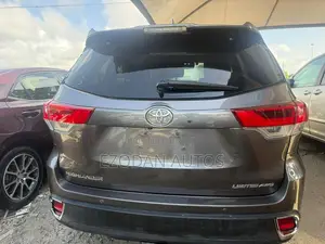 Toyota Highlander Limited Platinum V6 4x4 (3.5L 6cyl 6A) 2016 Gray