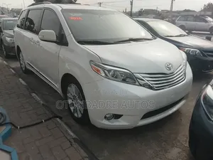 Toyota Sienna Limited Premium 7 Passenger (3.5L 6cyl 8A) 2016 White