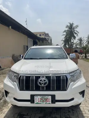 Toyota Land Cruiser Prado 2018 White