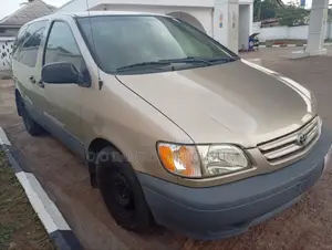 Toyota Sienna 2003 Gold