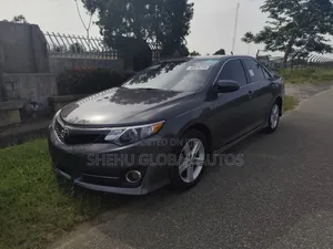 Toyota Camry SE 4dr Sedan (2.5L 4cyl 6A) 2014 Gray