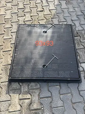Manhole Cover 93x93 Black With Lock C250