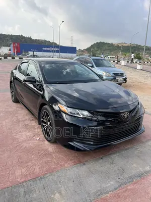 Toyota Camry SE FWD (2.5L 4cyl 8AM) 2018 Black