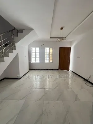 3bdrm Duplex in Cornerstone Estate for sale