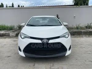 Toyota Corolla LE (1.8L 4cyl 2A) 2018 White