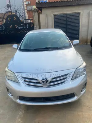 Toyota Corolla LE 4dr Sedan (1.8L 4cyl 4A) 2013 Silver
