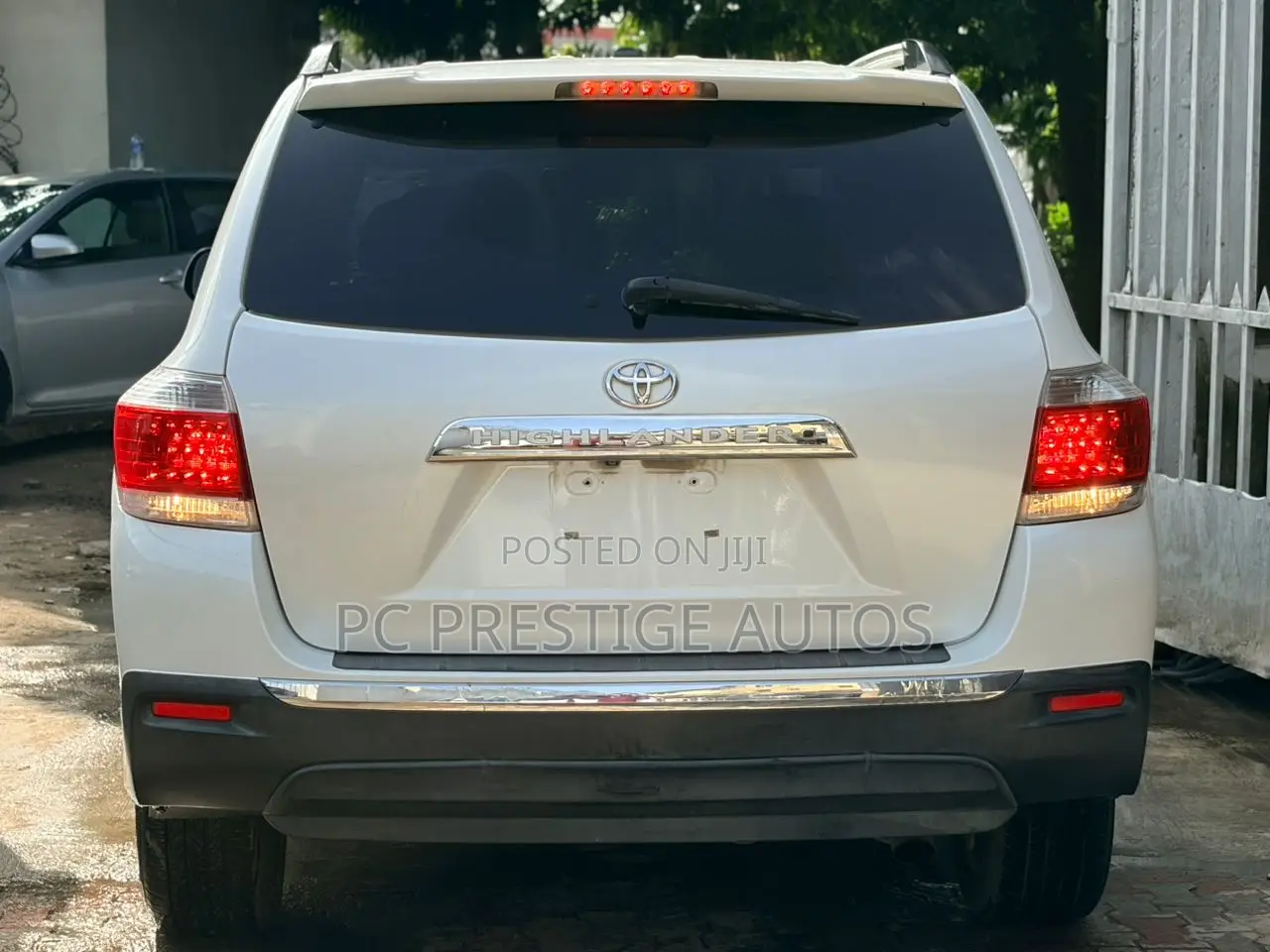 Toyota Highlander Limited 2011 White