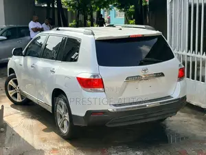 Toyota Highlander Limited 2011 White