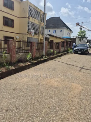 9bdrm Block of Flats in Gra Estate, Ilorin South for sale