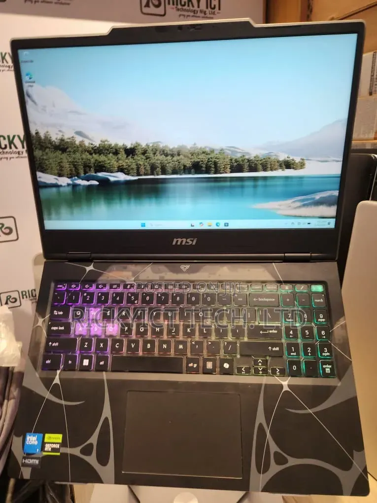 Laptop MSI Cyborg 15 16GB Intel Core Ultra 7 SSD 512GB