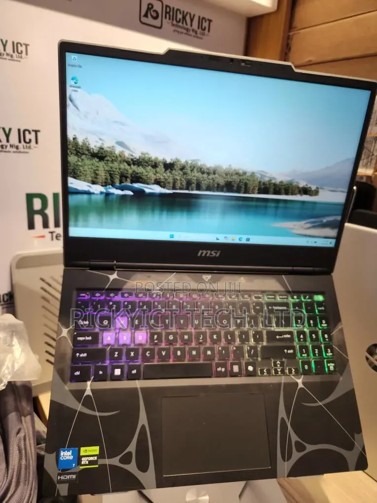Laptop MSI Cyborg 15 16GB Intel Core Ultra 7 SSD 512GB