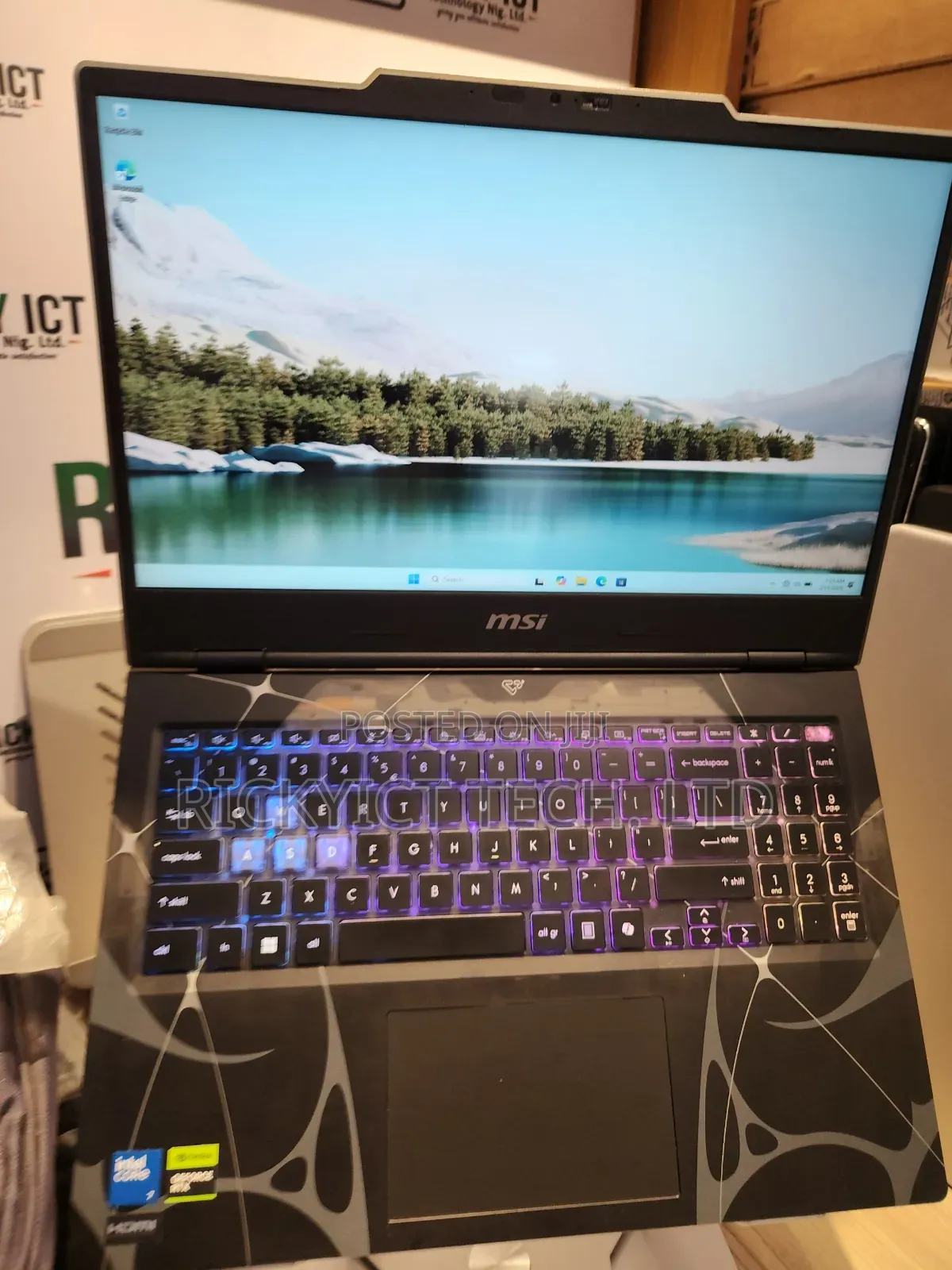 Laptop MSI Cyborg 15 16GB Intel Core Ultra 7 SSD 512GB