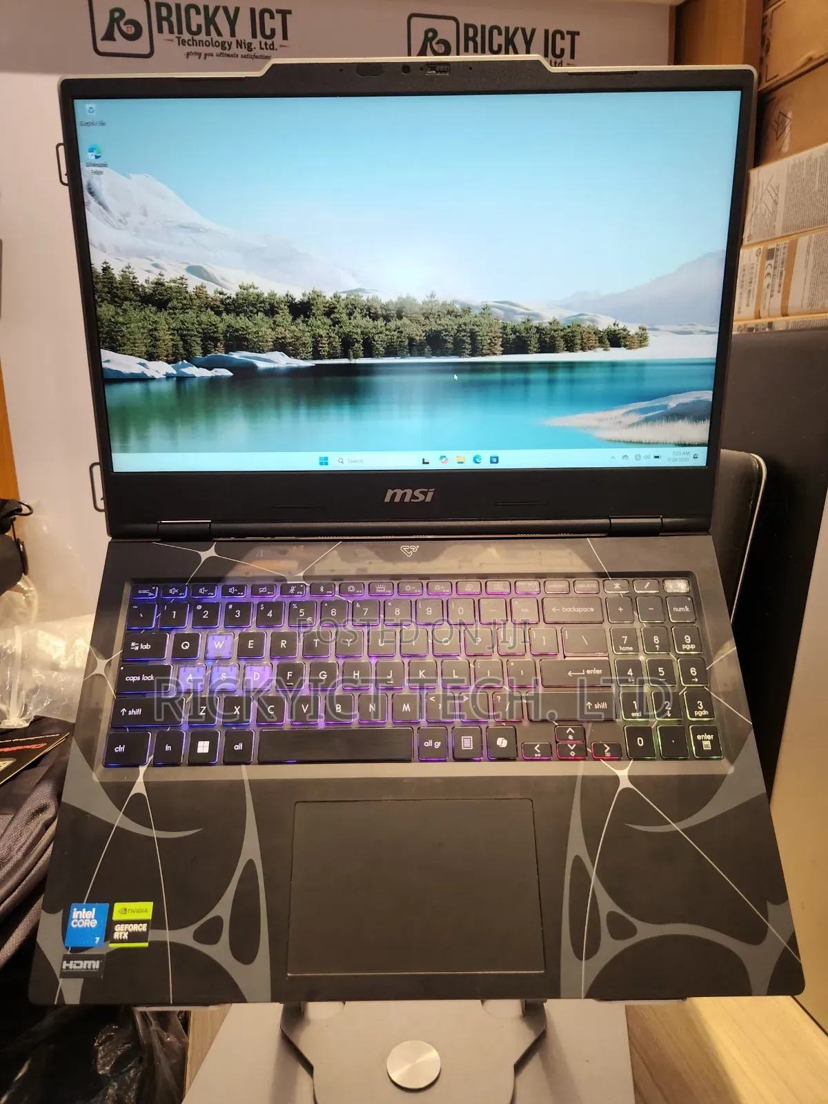 Laptop MSI Cyborg 15 16GB Intel Core Ultra 7 SSD 512GB