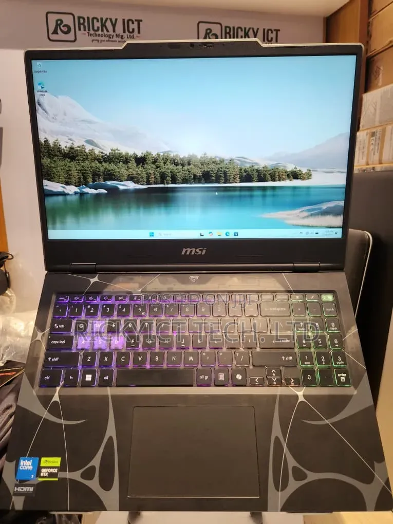 Laptop MSI Cyborg 15 16GB Intel Core Ultra 7 SSD 512GB