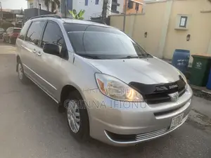 Toyota Sienna 2005 Silver