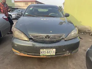 Toyota Camry LE 4dr Sedan (2.4L 4cyl 5M) 2003 Gray